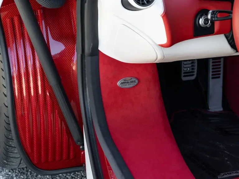 2012 McLaren MP4-12C - Image 28 of 31