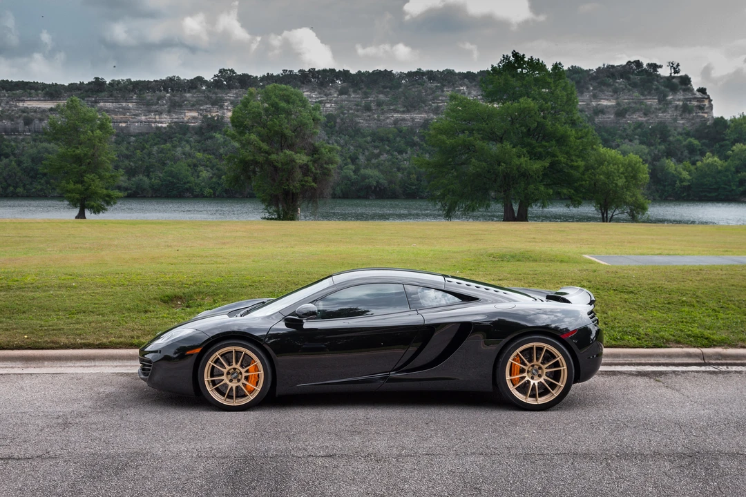 2012 McLaren MP4-12C - Image 10 of 14