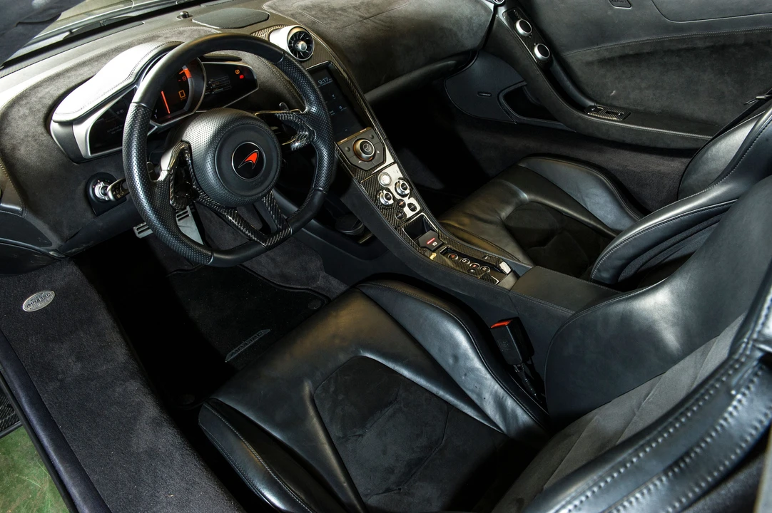 2012 McLaren MP4-12C - Image 11 of 18