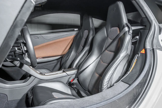 2012 McLaren MP4-12C - Image 8 of 10