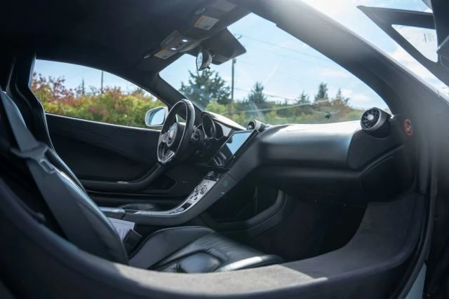 2012 McLaren MP4-12C - Image 13 of 19