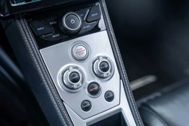 2012 McLaren MP4-12C - Image 19 of 19