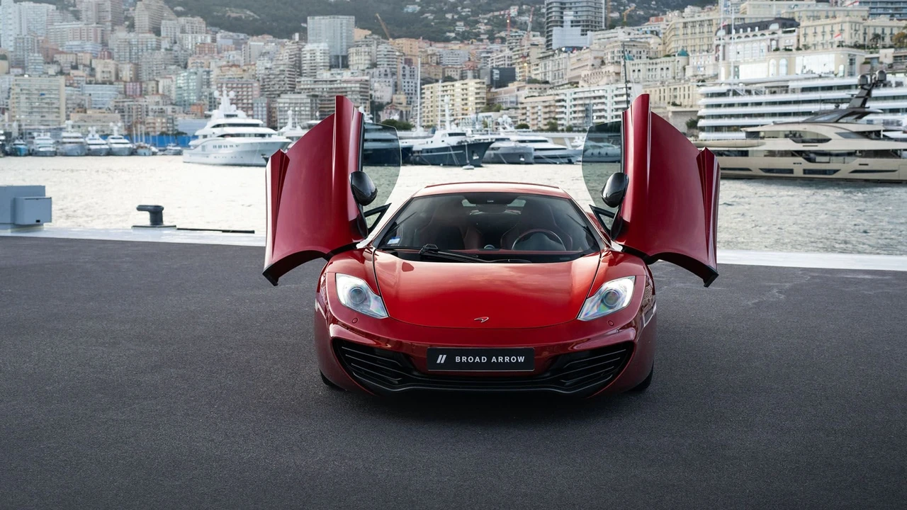 2012 McLaren MP4-12C - Image 12 of 31