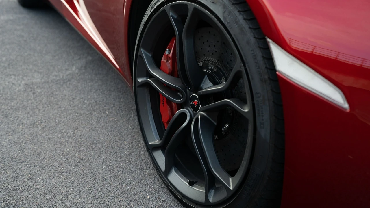2012 McLaren MP4-12C - Image 22 of 31
