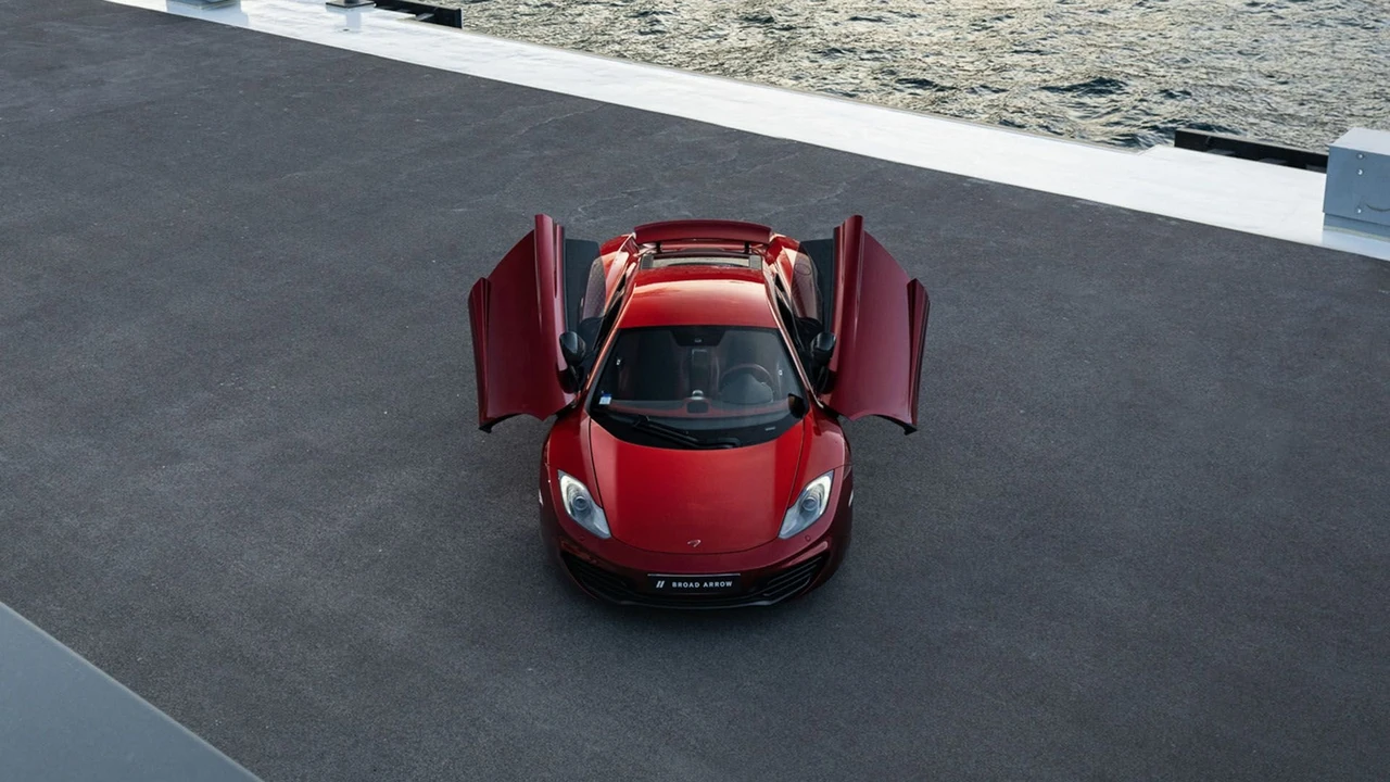 2012 McLaren MP4-12C - Image 15 of 31