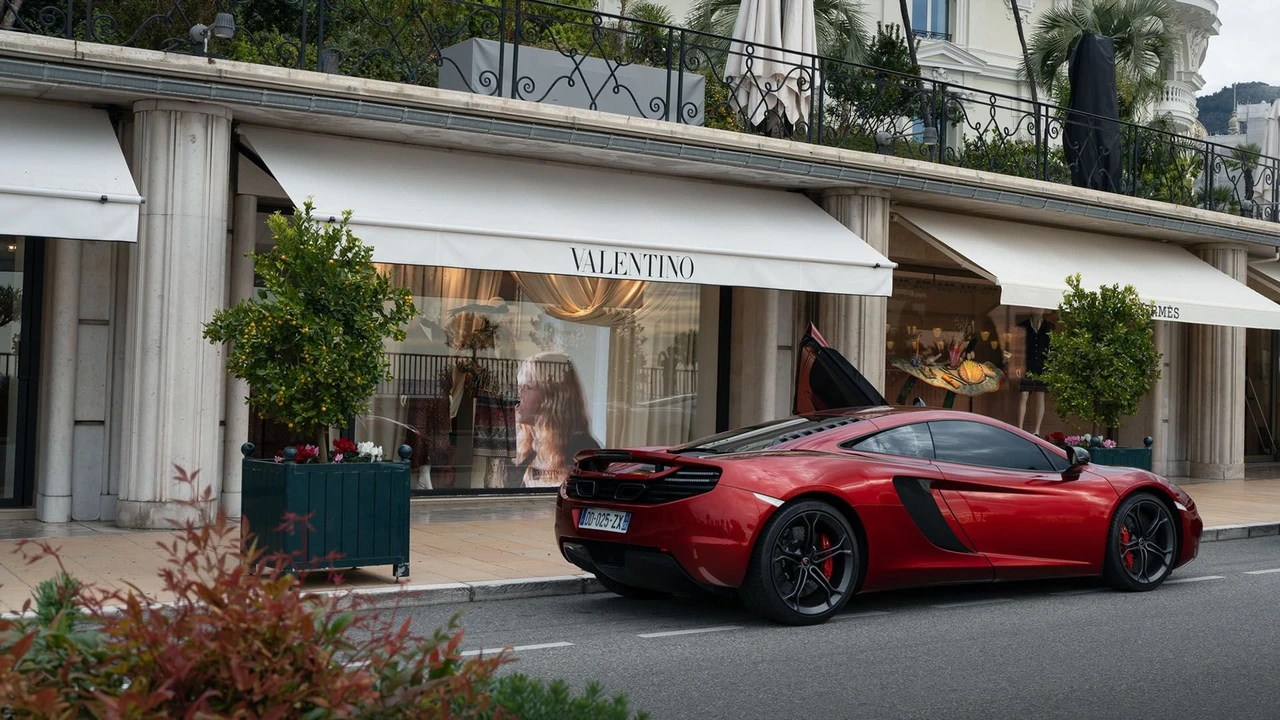 2012 McLaren MP4-12C - Image 18 of 31