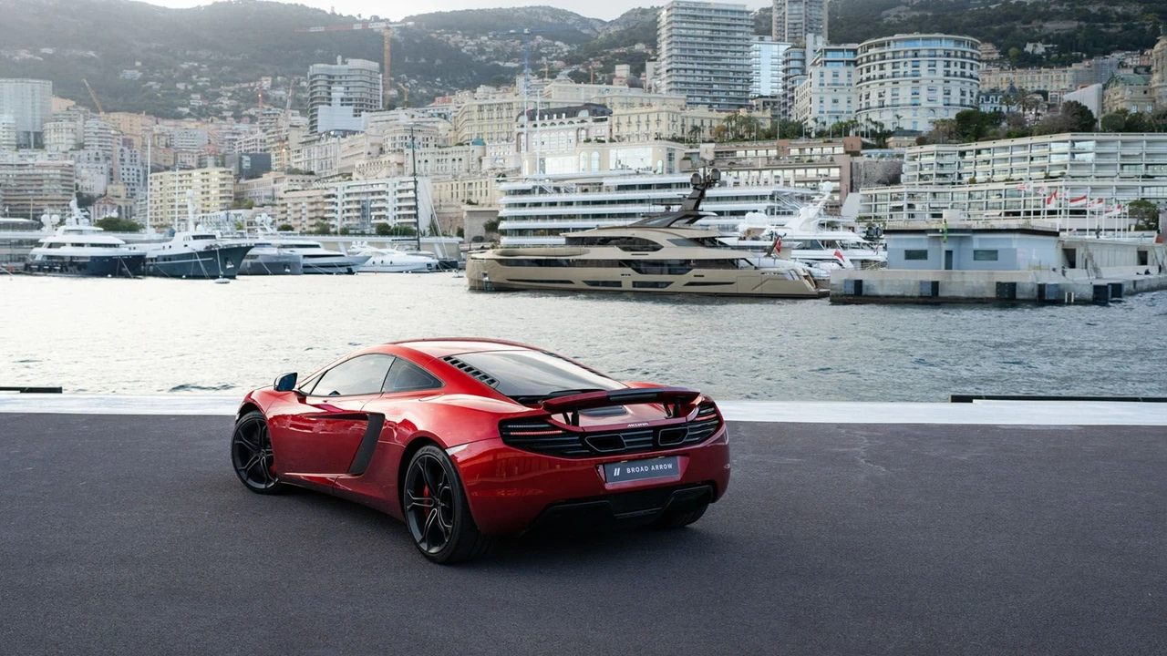 2012 McLaren MP4-12C - Image 10 of 31