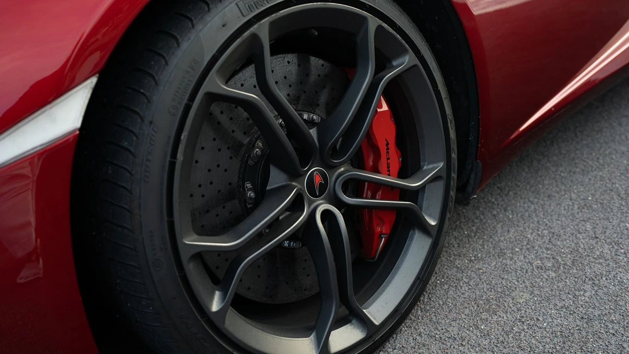 2012 McLaren MP4-12C - Image 28 of 31