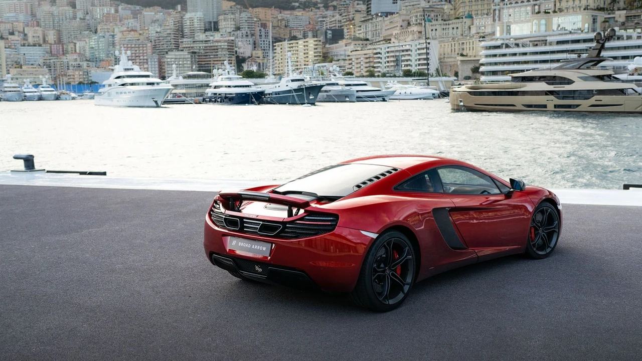 2012 McLaren MP4-12C - Image 14 of 31