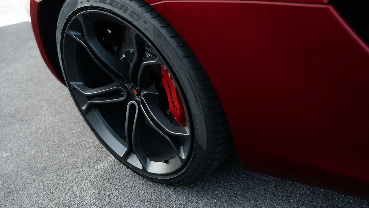 2012 McLaren MP4-12C - Image 26 of 31