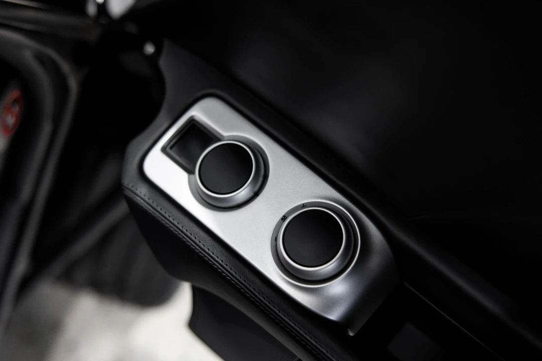2012 McLaren MP4-12C - Image 15 of 31