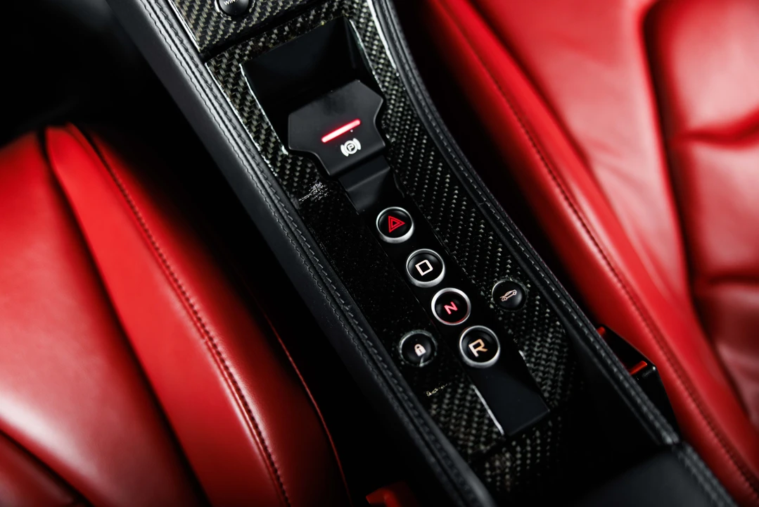 2012 McLaren MP4-12C - Image 30 of 31