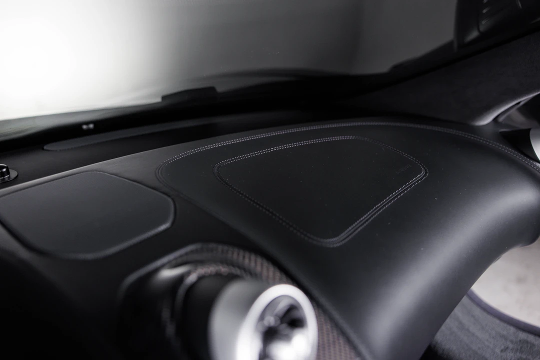 2012 McLaren MP4-12C - Image 29 of 31