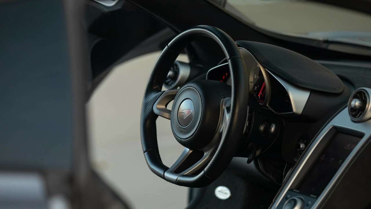 2012 McLaren MP4-12C - Image 11 of 31
