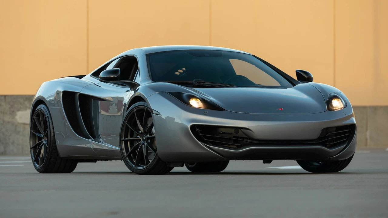2012 McLaren MP4-12C - Image 12 of 31