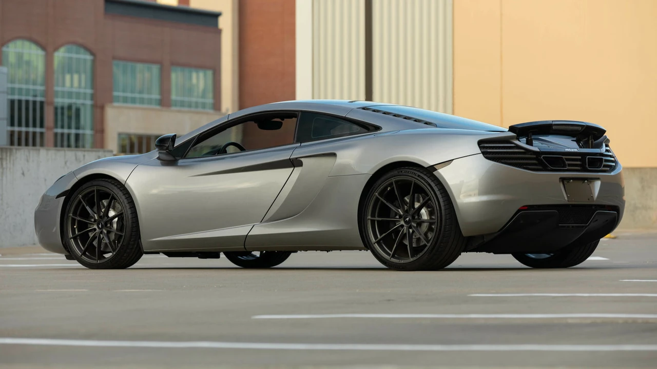 2012 McLaren MP4-12C - Image 15 of 31