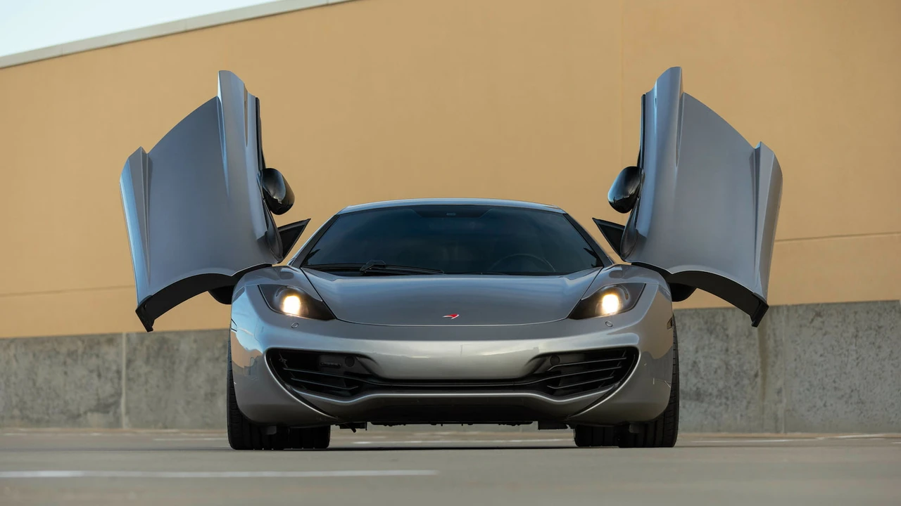 2012 McLaren MP4-12C - Image 16 of 31