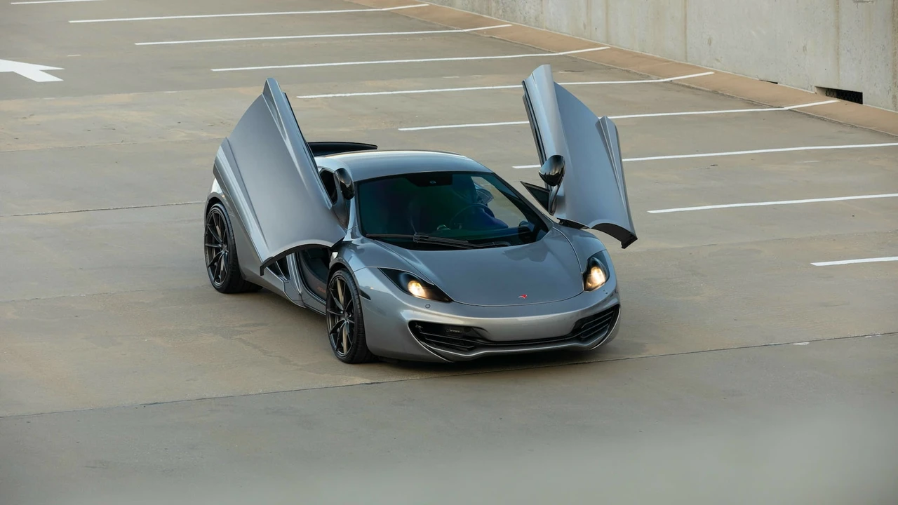 2012 McLaren MP4-12C - Image 18 of 31