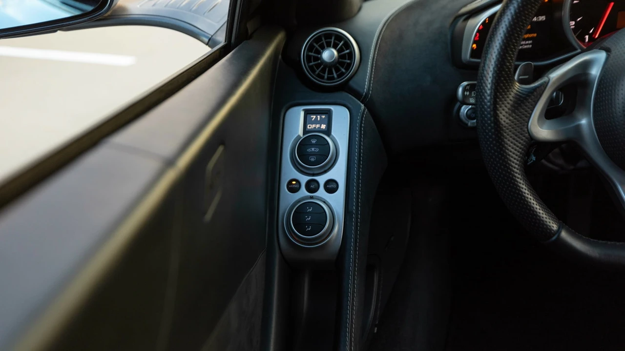 2012 McLaren MP4-12C - Image 19 of 31