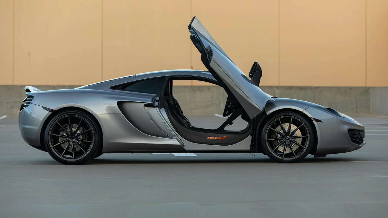 2012 McLaren MP4-12C - Image 2 of 31