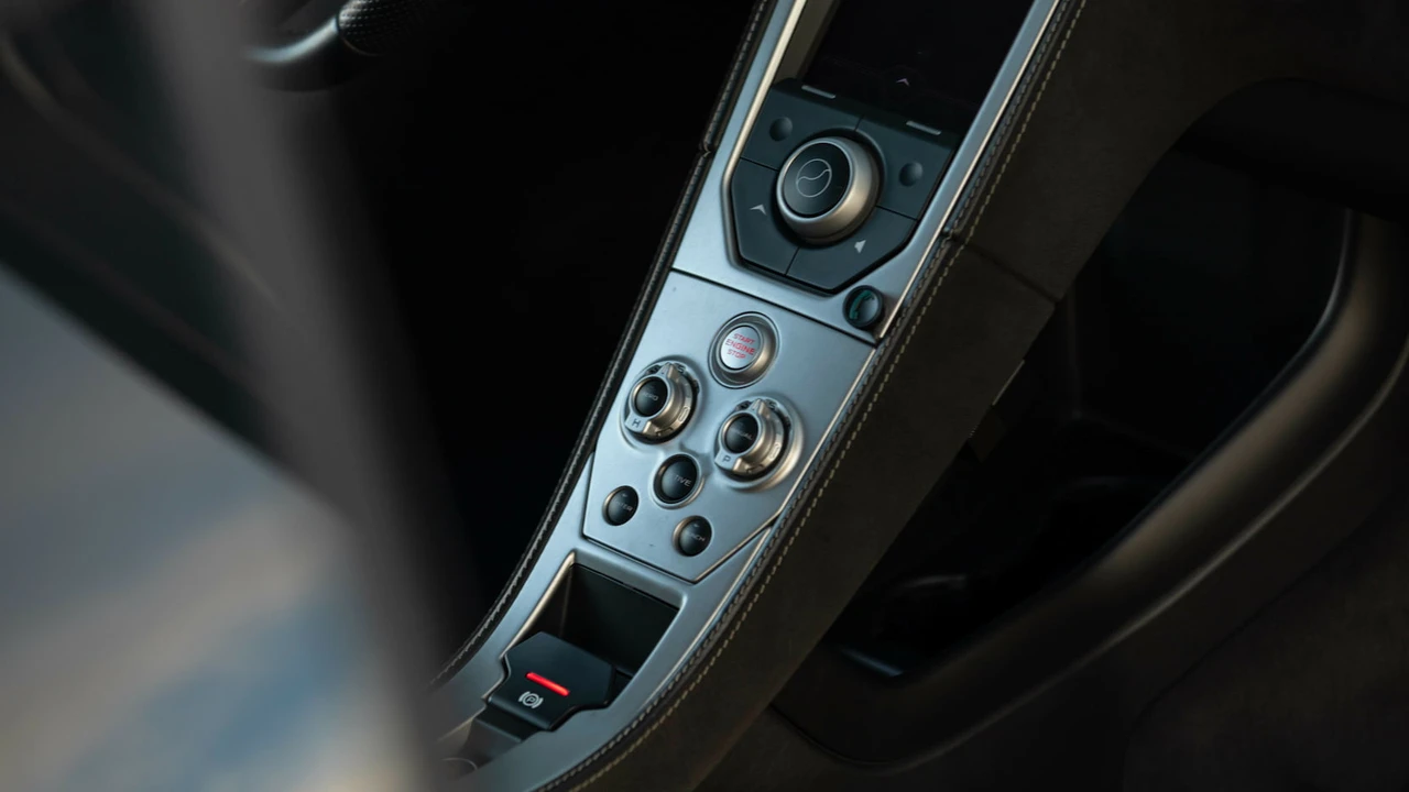 2012 McLaren MP4-12C - Image 23 of 31