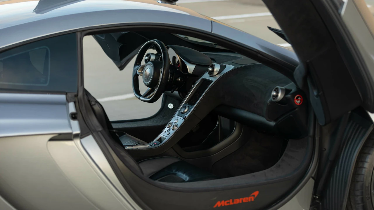 2012 McLaren MP4-12C - Image 24 of 31