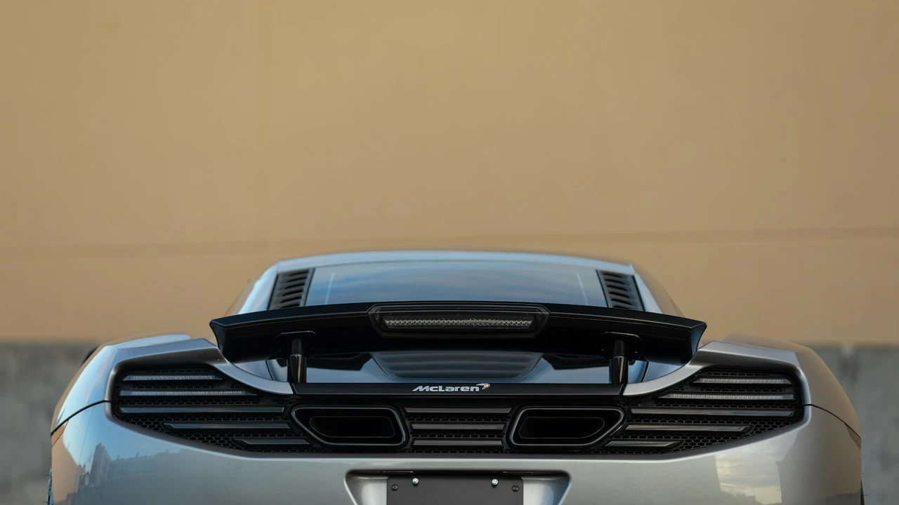 2012 McLaren MP4-12C - Image 30 of 31