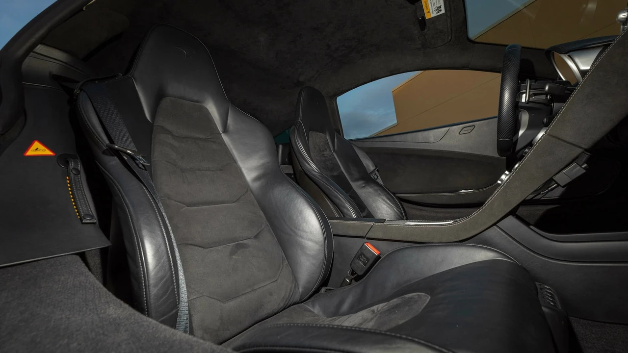 2012 McLaren MP4-12C - Image 31 of 31