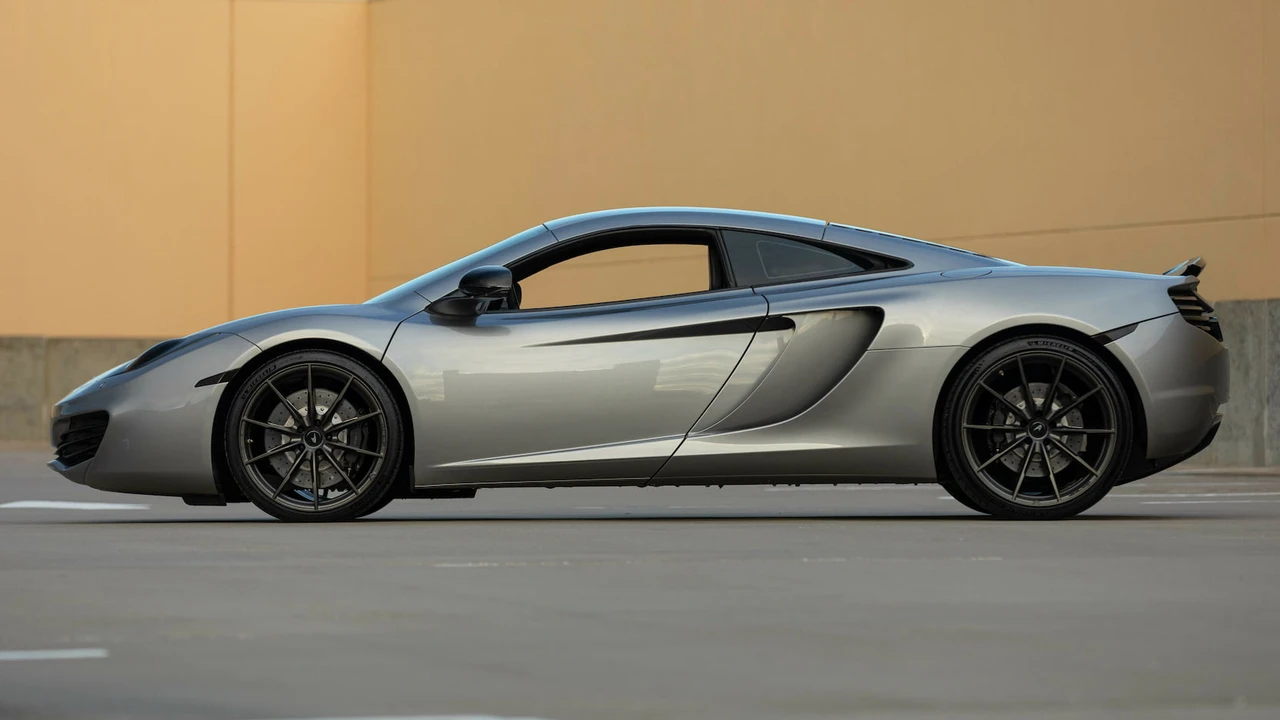 2012 McLaren MP4-12C - Image 8 of 31