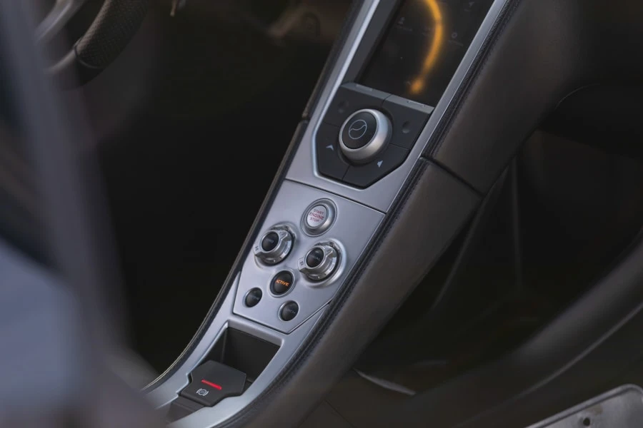 2012 McLaren MP4-12C - Image 18 of 27