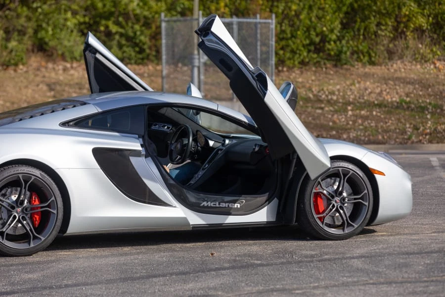 2012 McLaren MP4-12C - Image 14 of 27