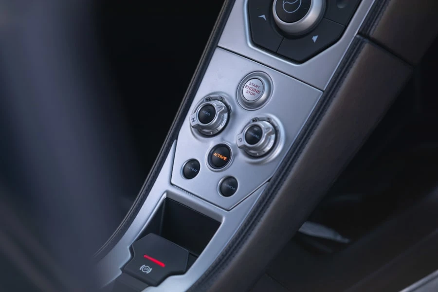 2012 McLaren MP4-12C - Image 23 of 27