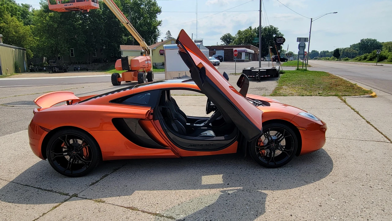 2012 McLaren MP4-12C - Image 30 of 31