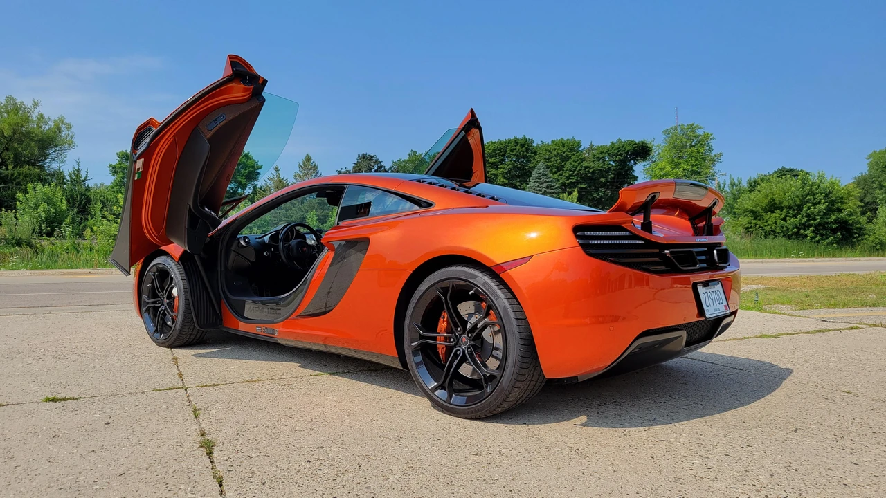 2012 McLaren MP4-12C - Image 23 of 31