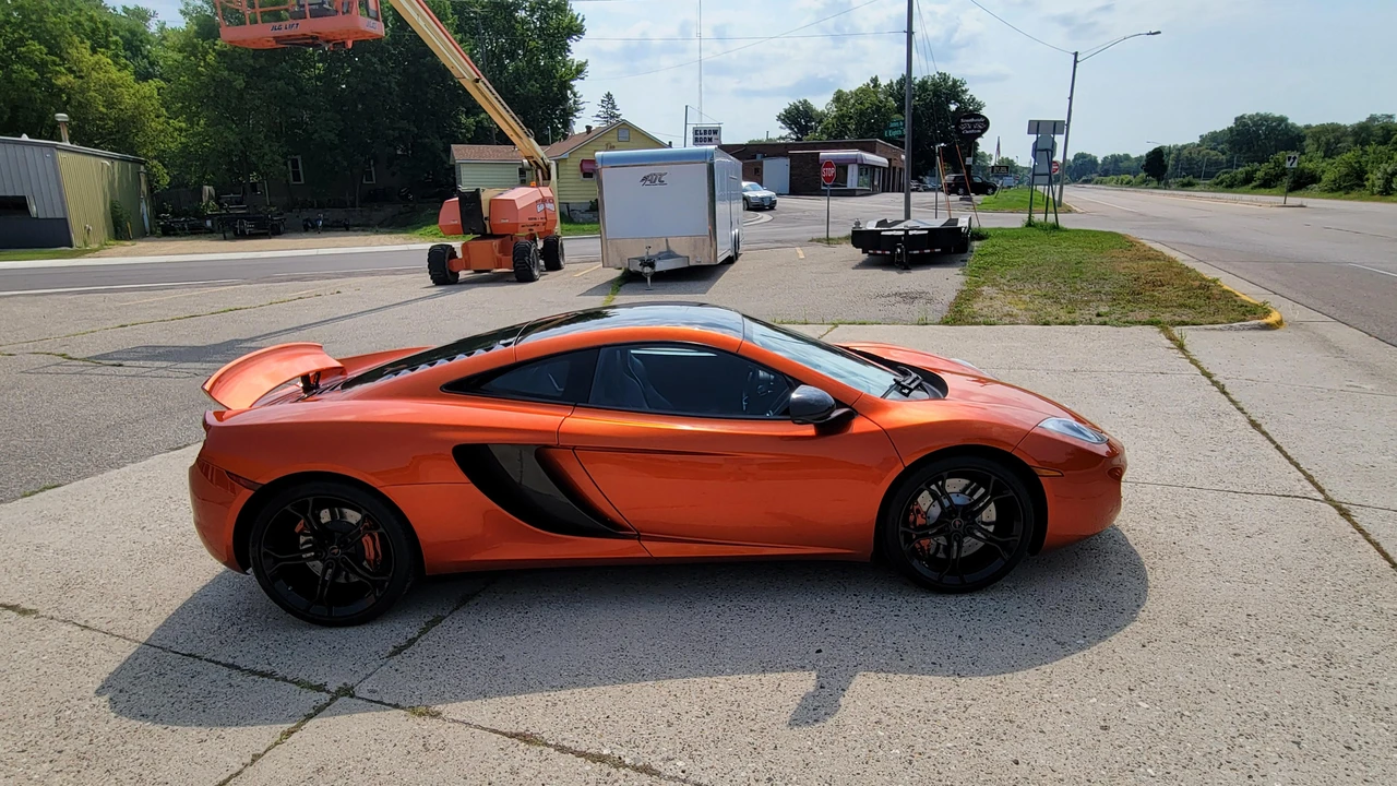 2012 McLaren MP4-12C - Image 29 of 31