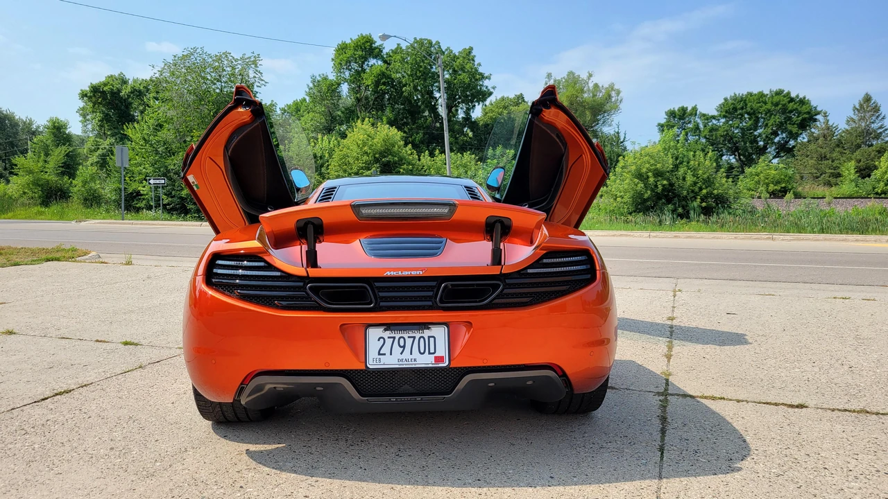2012 McLaren MP4-12C - Image 27 of 31