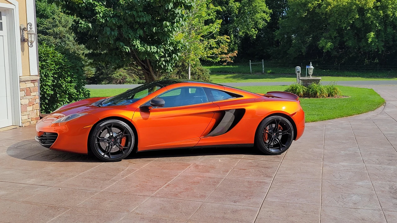 2012 McLaren MP4-12C - Image 14 of 31