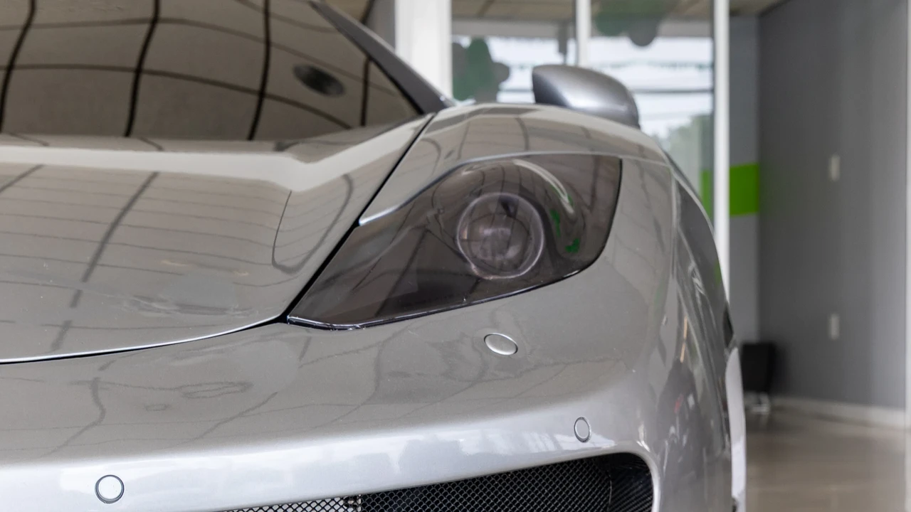 2012 McLaren MP4-12C - Image 14 of 31