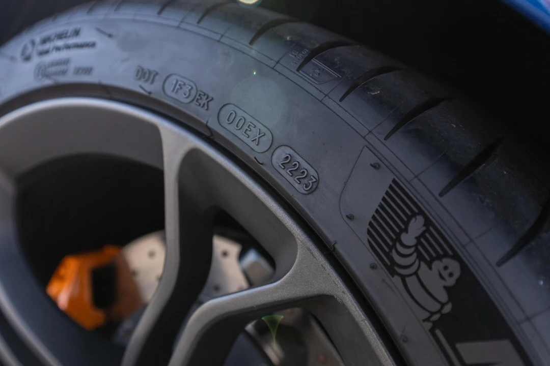 2012 McLaren MP4-12C - Image 30 of 31