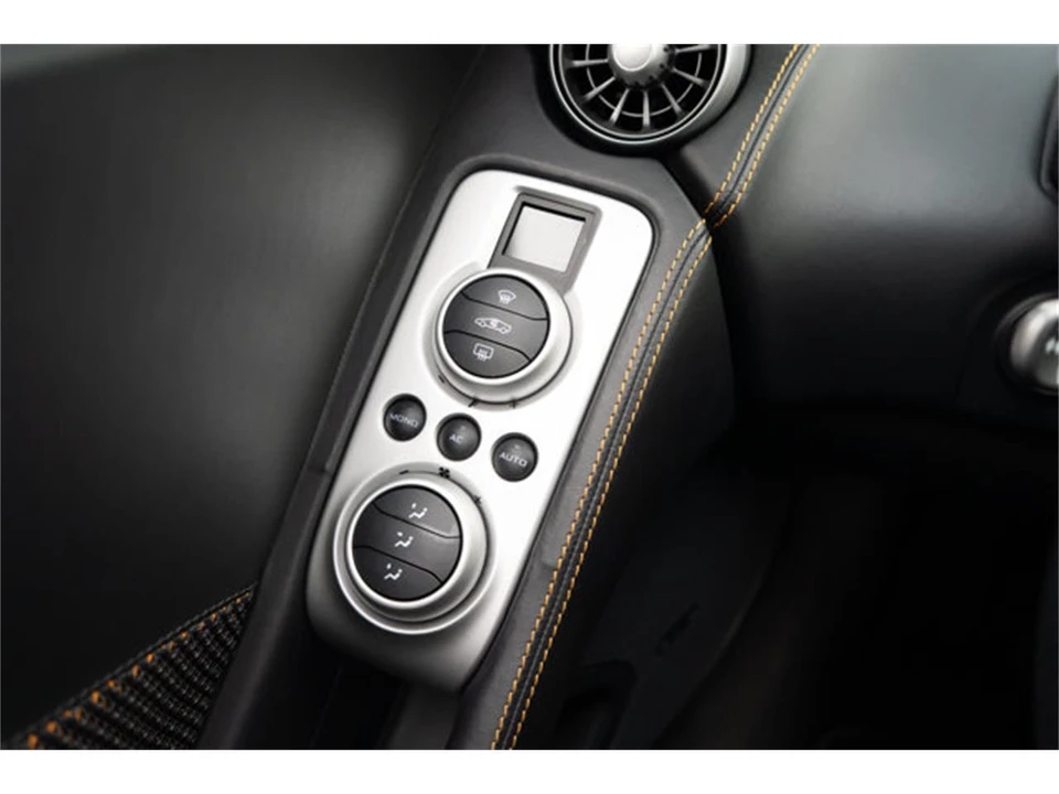 2012 McLaren MP4-12C - Image 10 of 12