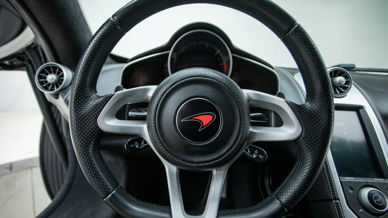 2012 McLaren MP4-12C - Image 6 of 16