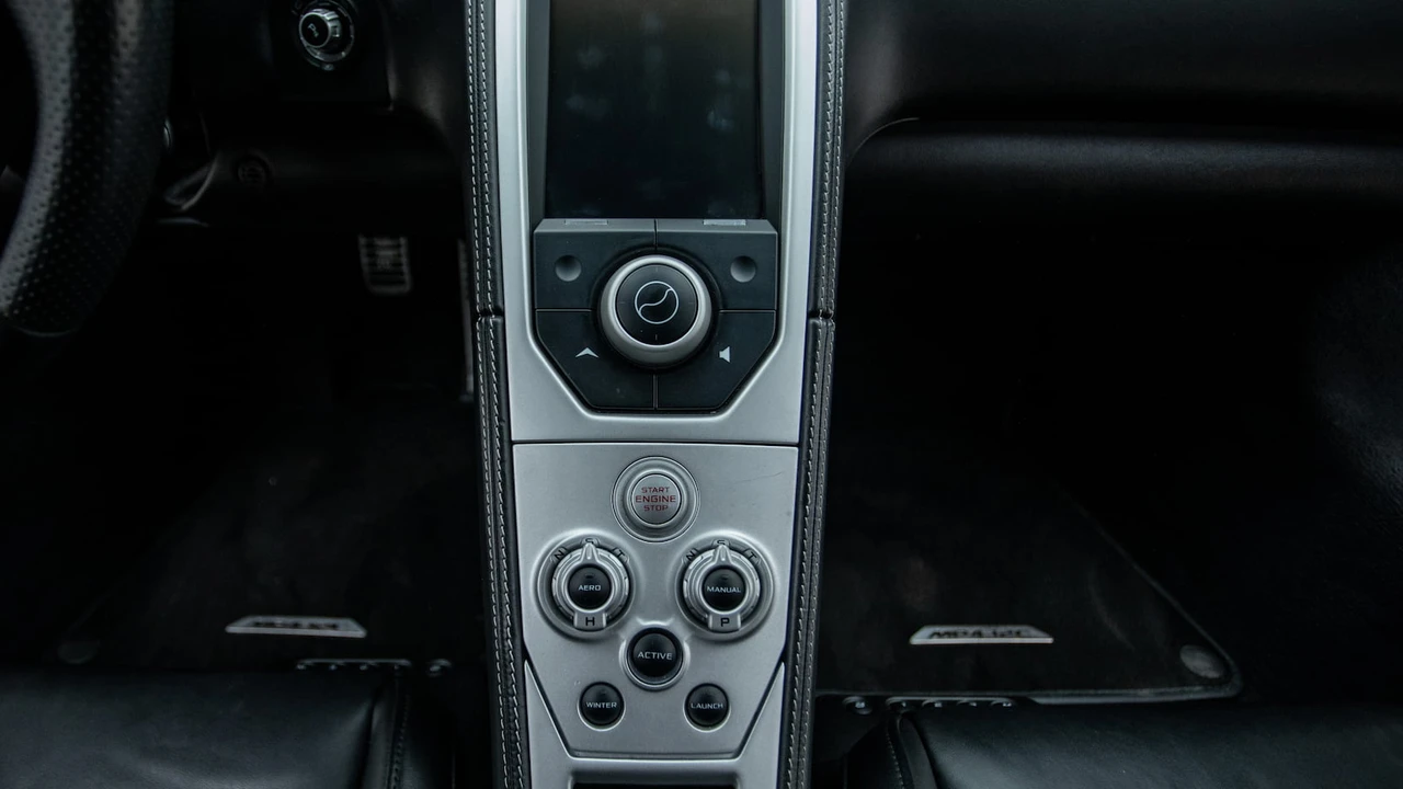 2012 McLaren MP4-12C - Image 7 of 16