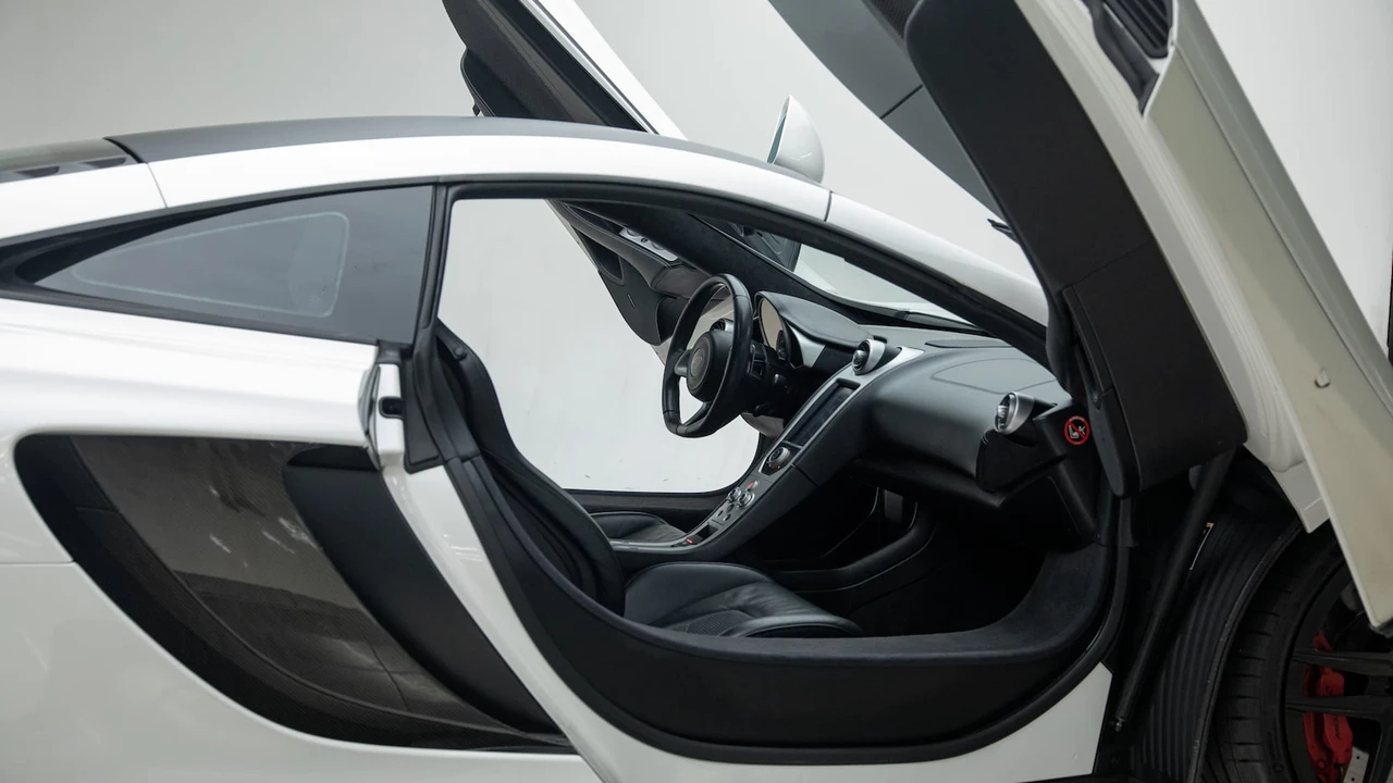 2012 McLaren MP4-12C - Image 10 of 16