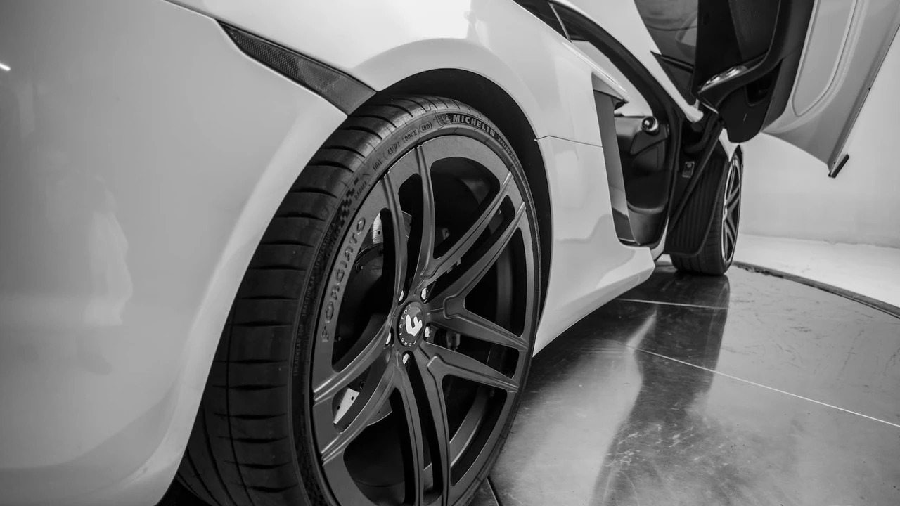 2012 McLaren MP4-12C - Image 13 of 16