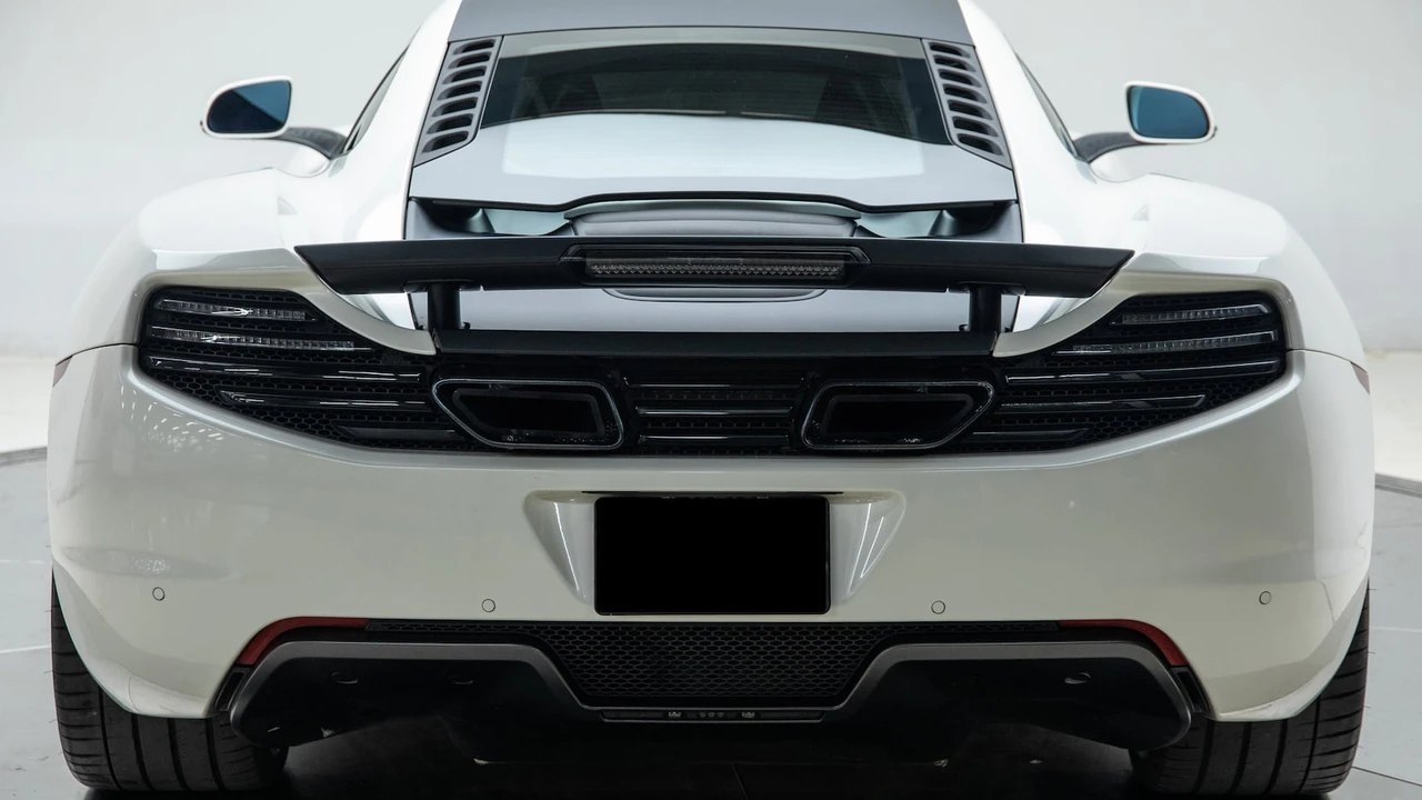 2012 McLaren MP4-12C - Image 14 of 16