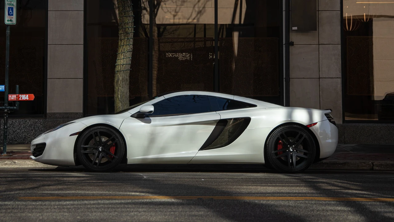 2012 McLaren MP4-12C - Image 15 of 16