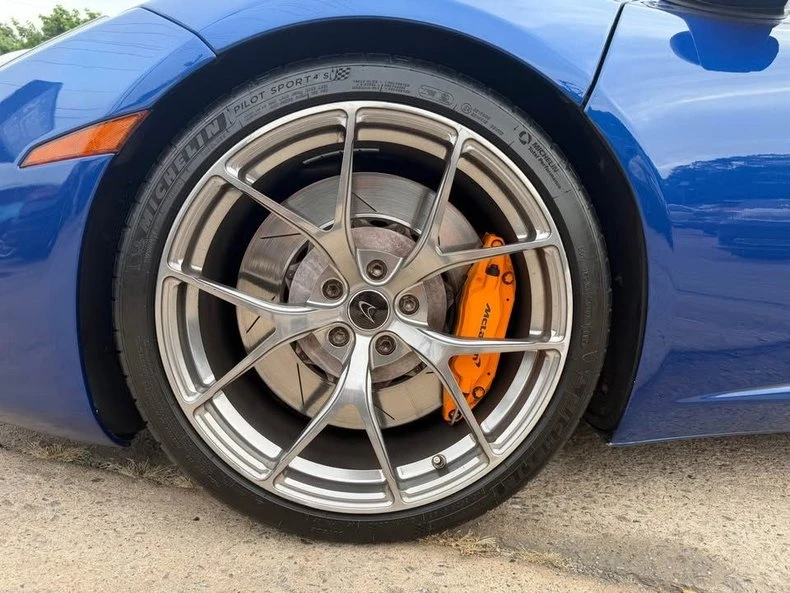 2012 McLaren MP4-12C - Image 11 of 18