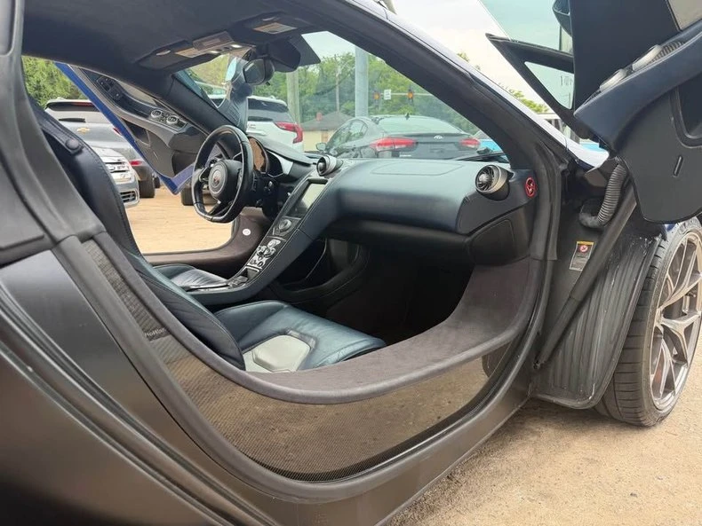 2012 McLaren MP4-12C - Image 15 of 18
