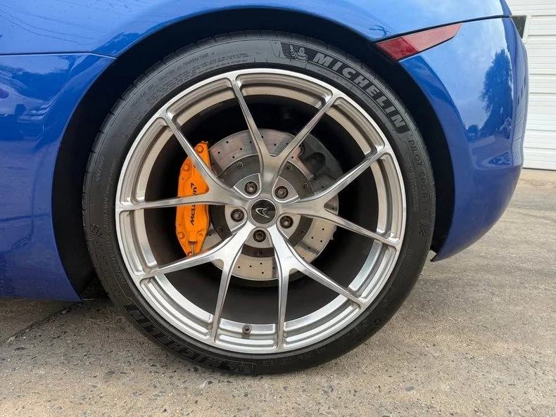 2012 McLaren MP4-12C - Image 12 of 18