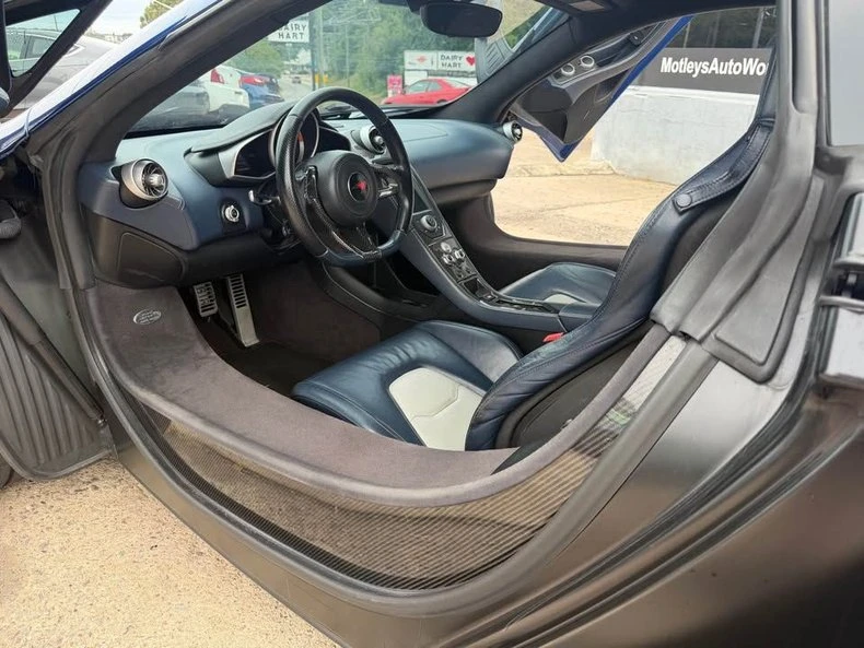 2012 McLaren MP4-12C - Image 14 of 18